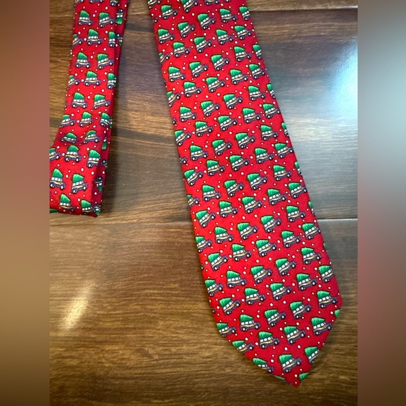 VINEYARD VINES Red Silk Tie With Christmas Tree on Truck Pattern - Picture 7 of 9